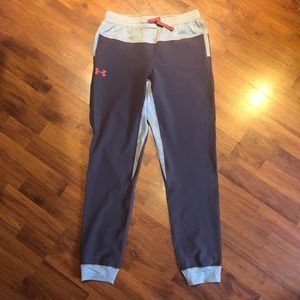 Under Armor Youth XLarge Jogger Pants. Grey. Great condition.